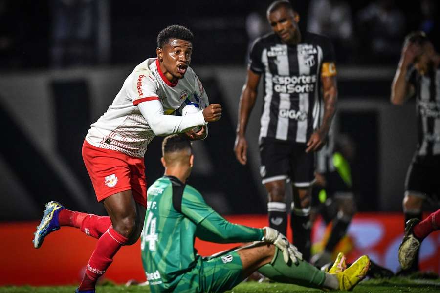 Eric Ramires empatou a partida no apagar das luzes 
