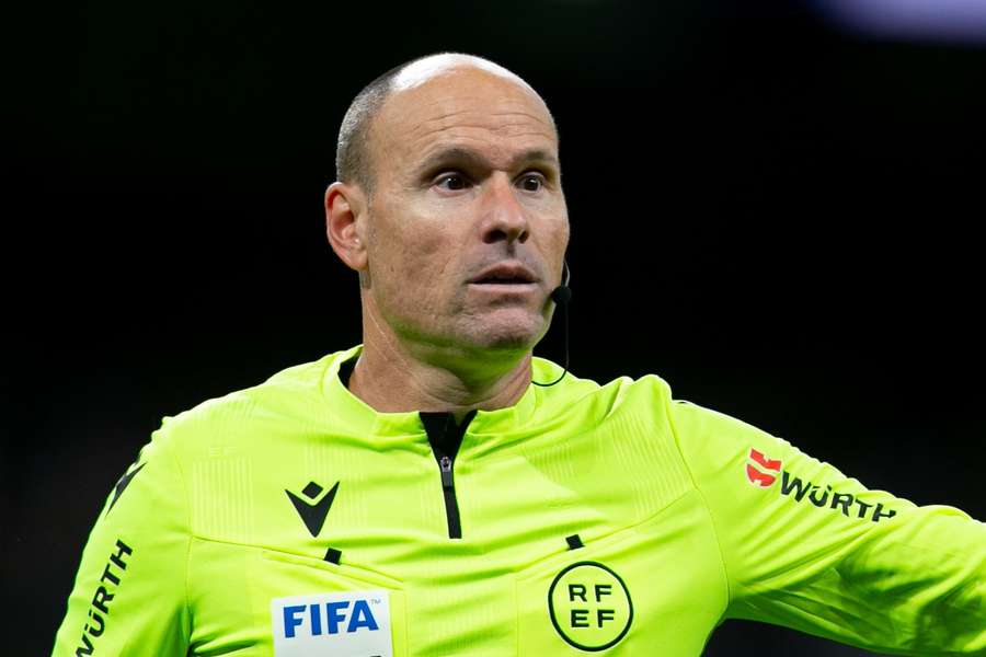 Mateu Lahoz, forzado a irse del arbitraje profesional