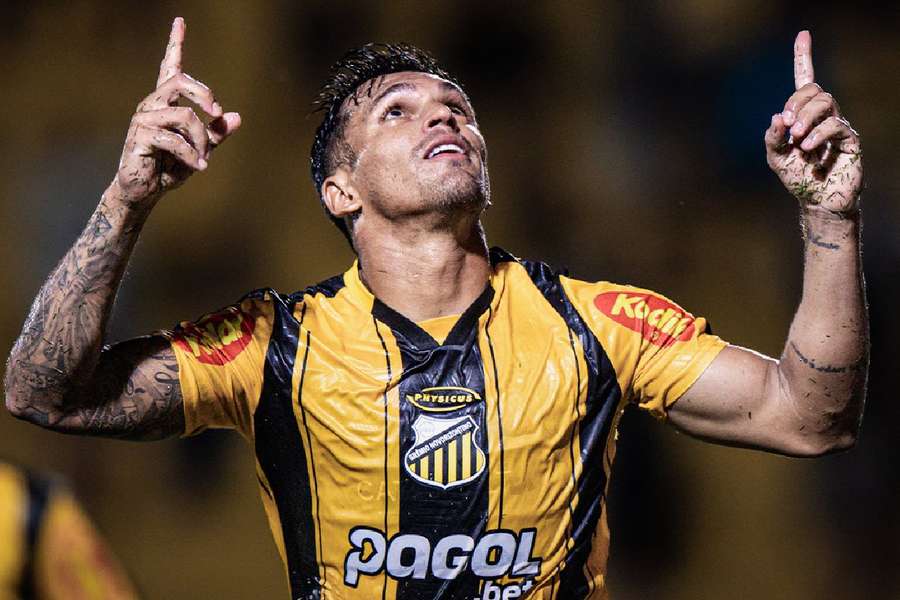 Robson foi o grande nome da goleada do Novorizontino 