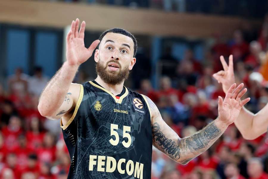 Monaco et Mike James toujours en vie.