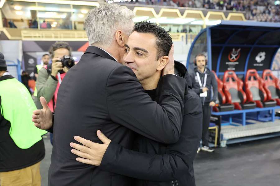 Xavi, imbratisare cu Ancelotti