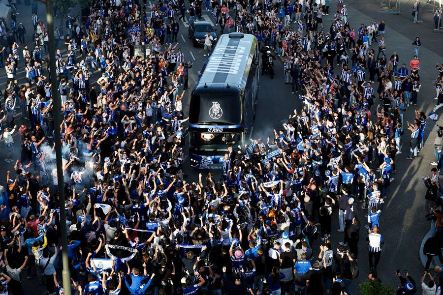 Adeptos do FC Porto querem fazer a festa este sábado