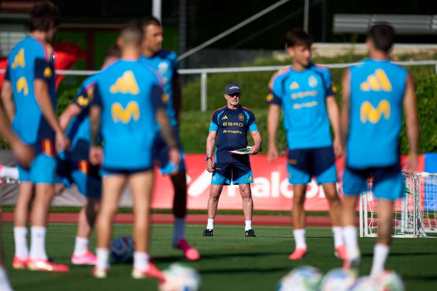 De la Fuente, en un entrenamiento con España