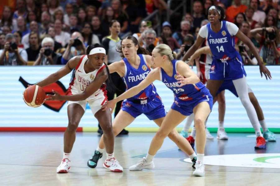 Jackie Young of the US in action with France's Carla Leite and Marine Johannes Jackie Young of the US in action with France's Carla Leite and Marine Johannes