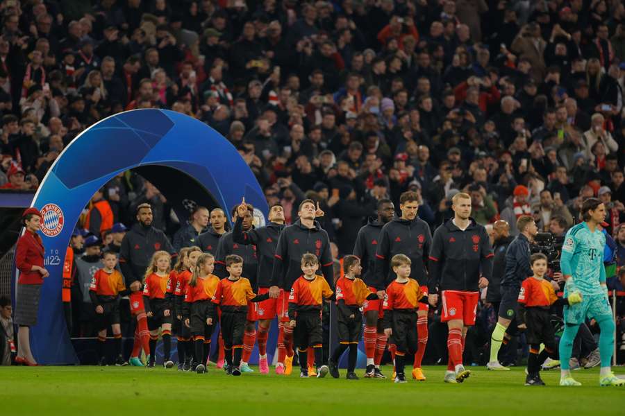 The players come out of the tunnel The players come out of the tunnel