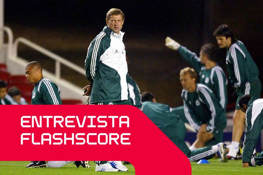 Zdeněk Ščasný durante um treino do Panathinaikos no lendário estádio Highbury, onde jogava o Arsenal Zdeněk Ščasný durante um treino do Panathinaikos no lendário estádio Highbury, onde jogava o Arsenal
