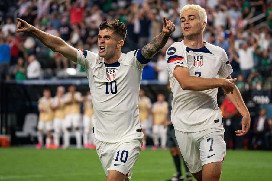 Christian Pulisic celebra su gol en la Concacaf