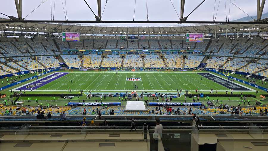 NFL Redzone era exibido nos telões do estádio horas antes do jogo NFL Redzone era exibido nos telões do estádio horas antes do jogo