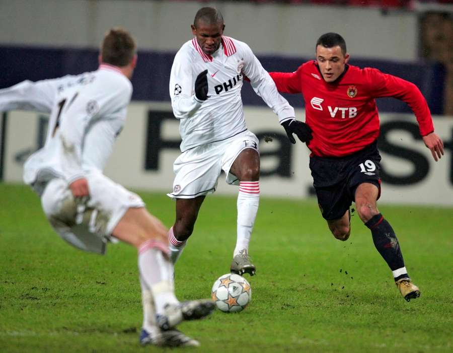 Dawid Janczyk w meczu Ligi Mistrzów przeciwko PSV w barwach CSKA Moskwa w 2007 roku
