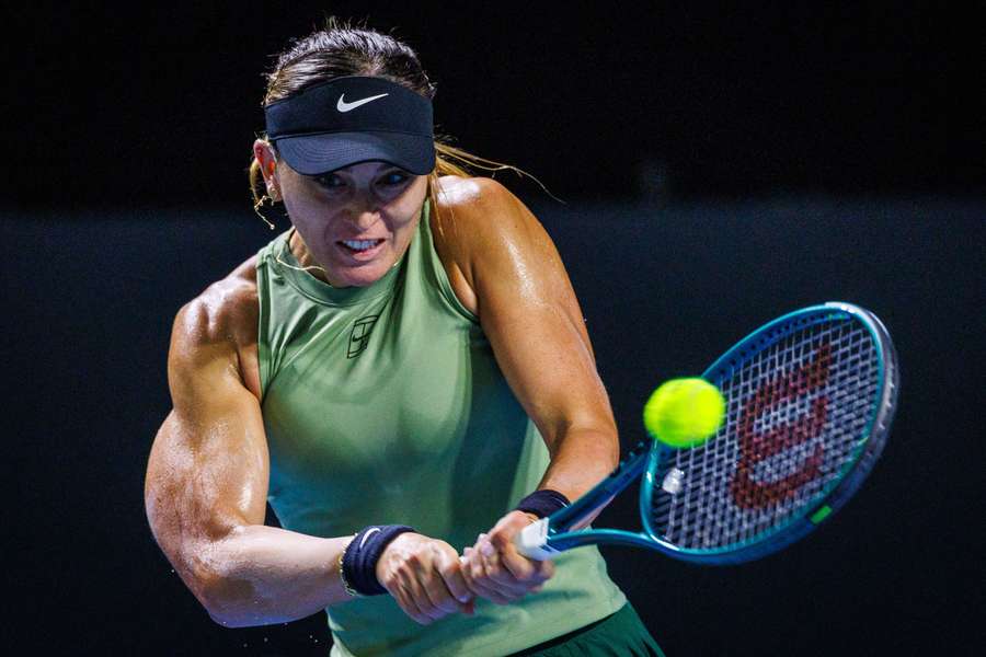 Badosa golpea la bola ante Bouzkova Badosa golpea la bola ante Bouzkova