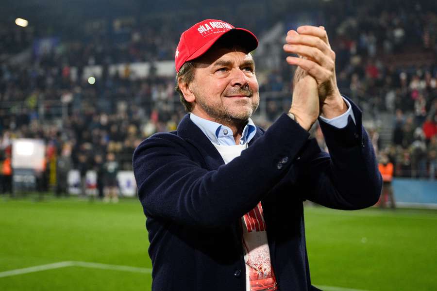 Šťastný majitel Slavie Pavel Tykač. Šťastný majitel Slavie Pavel Tykač.