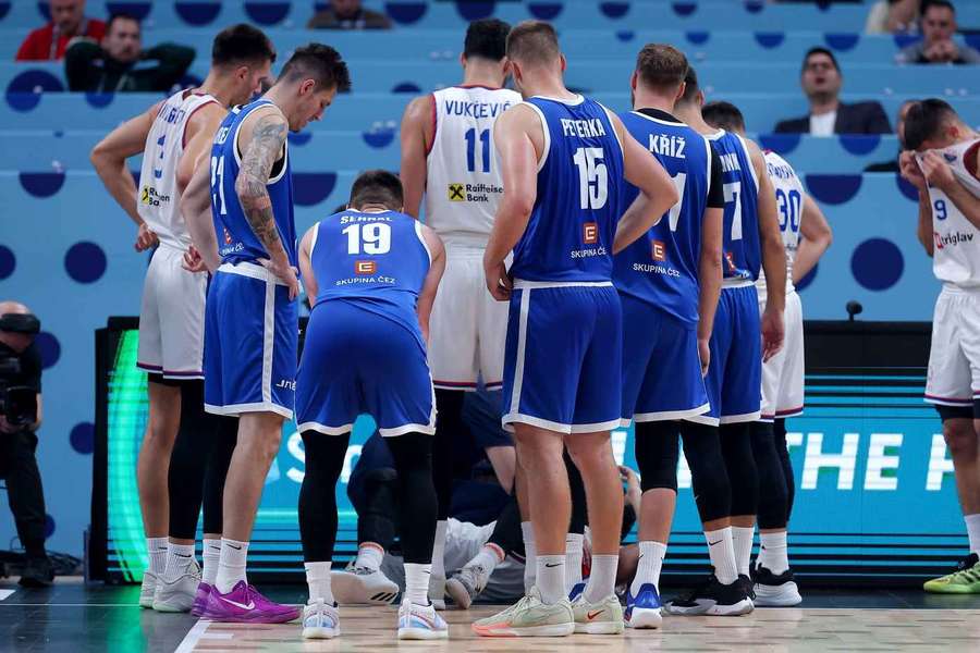 Zklamaní čeští basketbalisté.