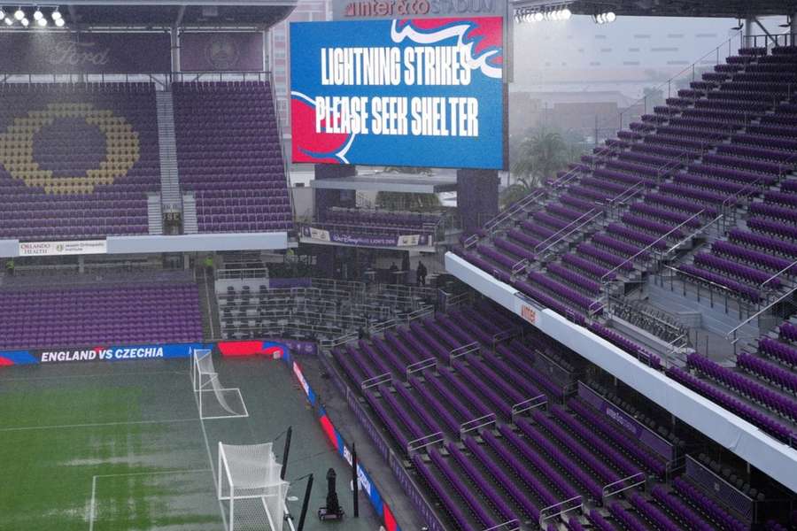 Chuva forte atrasou início de Inglaterra x Costa Rica em Orlando Chuva forte atrasou início de Inglaterra x Costa Rica em Orlando