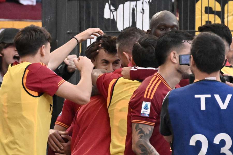 L'esultanza della Roma dopo il gol