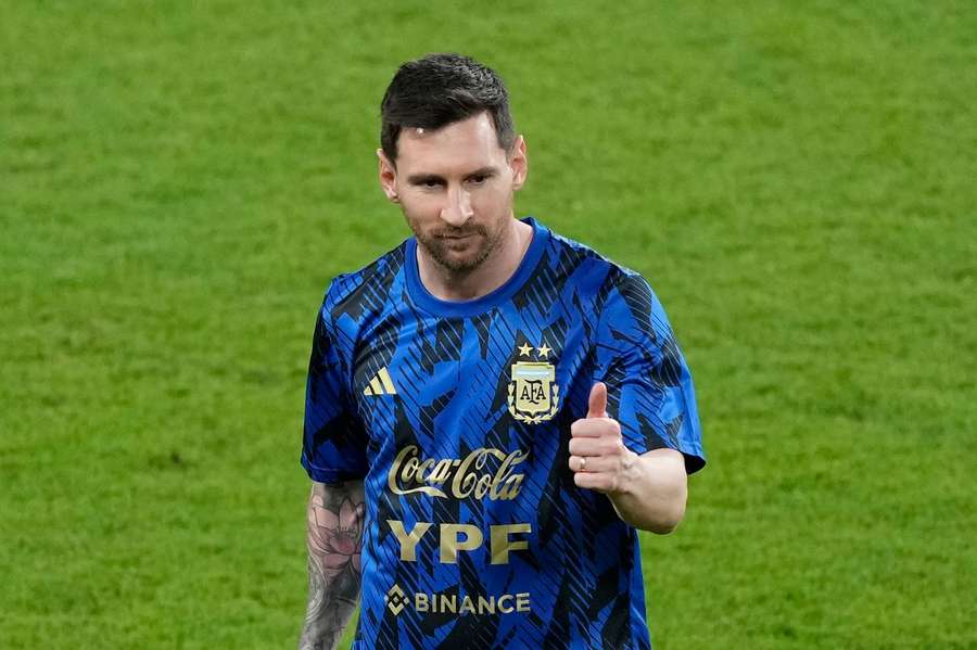 Lionel Messi in de warming-up van de oefenwedstrijden tegen de Emiraten