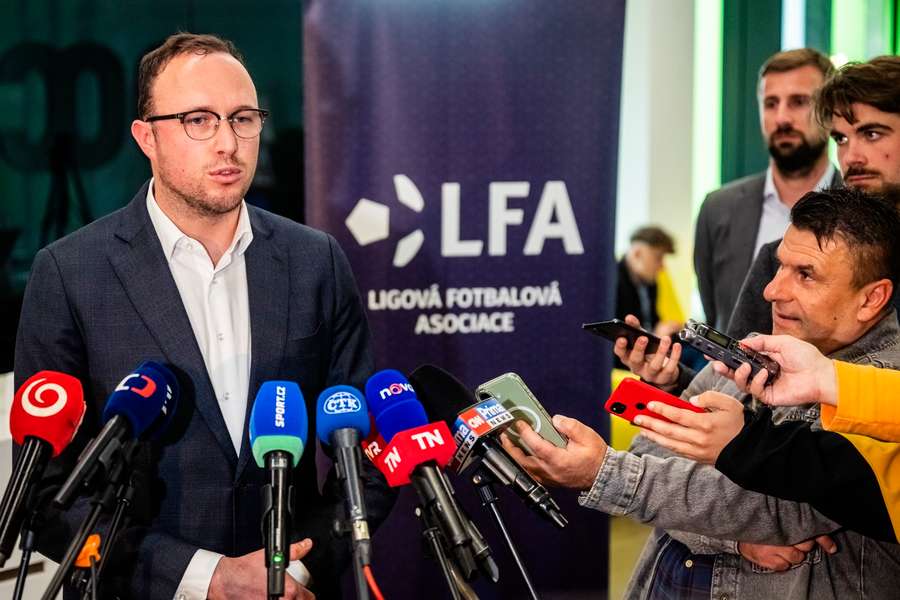 Místopředseda představenstva Slavie Martin Říha. Místopředseda představenstva Slavie Martin Říha.