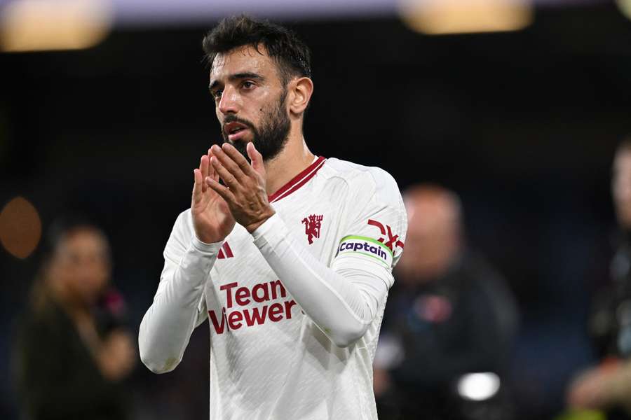 Manchester United's Portuguese midfielder #08 Bruno Fernandes applauds fans after the match