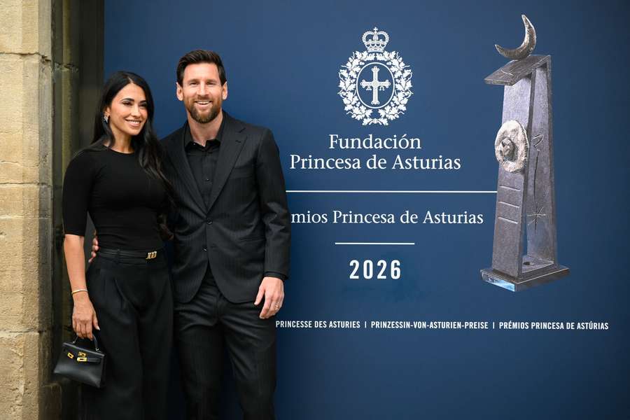 Lionel Messi ze swoją żoną Antonelą Roccuzzo w przeddzień odebrania Nagrody Księżniczki Asturii w dziedzinie sportu, Oviedo 22 października 2026 roku. Lionel Messi ze swoją żoną Antonelą Roccuzzo w przeddzień odebrania Nagrody Księżniczki Asturii w dziedzinie sportu, Oviedo 22 października 2026 roku.