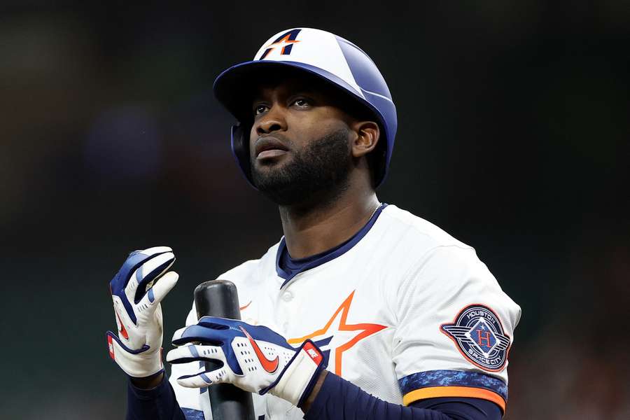 En 2021, Yordan Álvarez se convirtió en el primer cubano en lograr 3 extrabases en un juego de post-temporada de la MLB