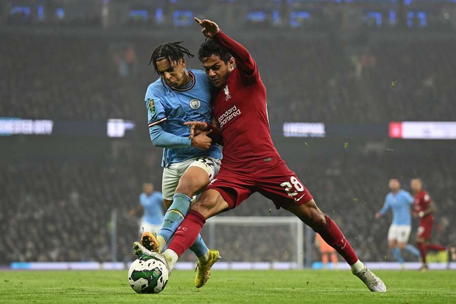 Rico Lewis já tinha sido aposta também diante do Liverpool