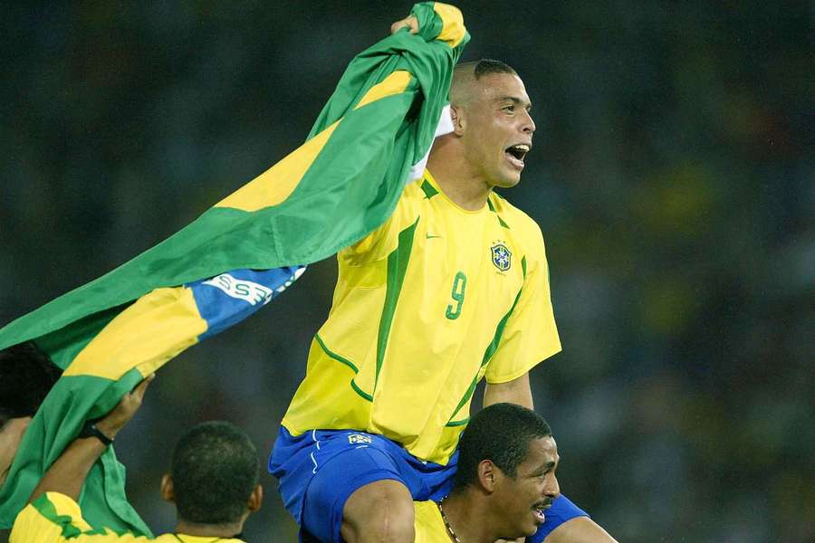 Ronaldo y Vampeta tras la final del Mundial 2002