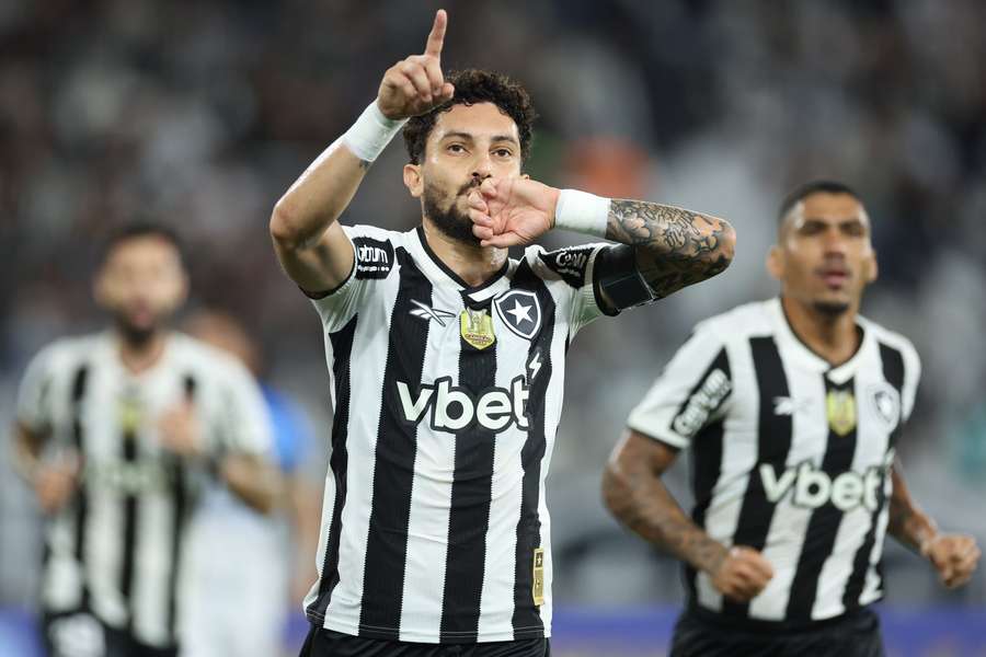 Alex Telles fez o primeiro gol do Botafogo na vitória contra o Capital-DF