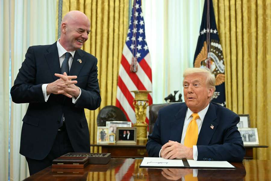Ebenso umstritten wie mächtig: FIFA-Boss Infantino (l.) und US-Präsident Trump (r.)