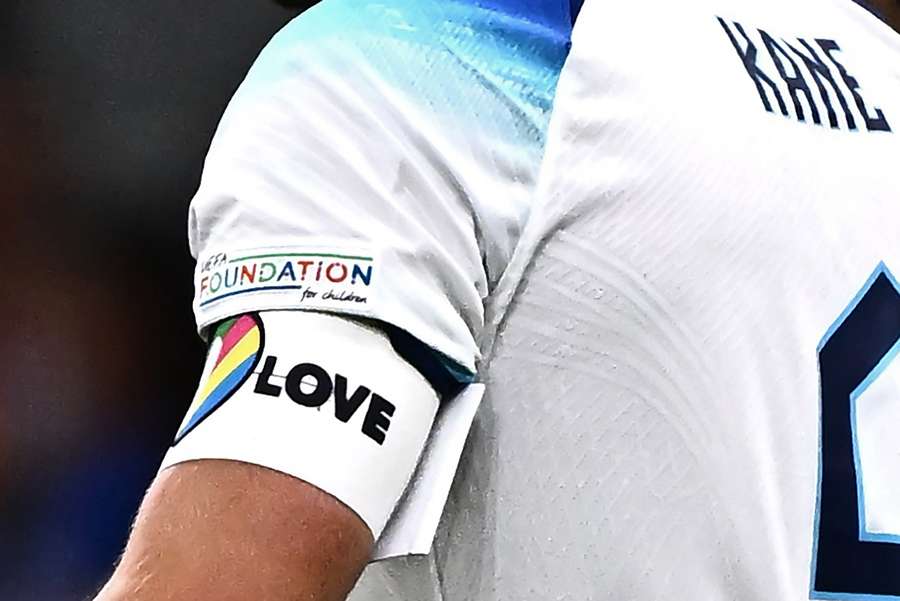 Harry Kane utilizou a braçadeira "One Love" em setembro passado, em jogo da Liga das Nações