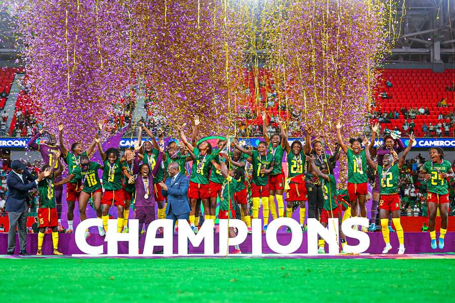 Le Cameroun en fête accueille son équipe féminine de foot, championne d'Afrique Le Cameroun en fête accueille son équipe féminine de foot, championne d'Afrique