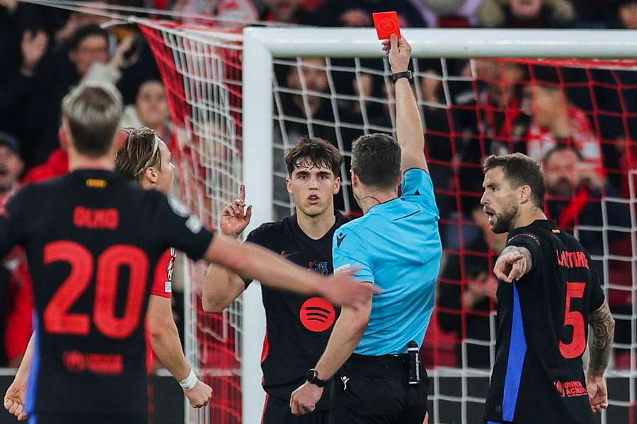 Cubarsí foi expulso em Benfica 0x1 Barcelona