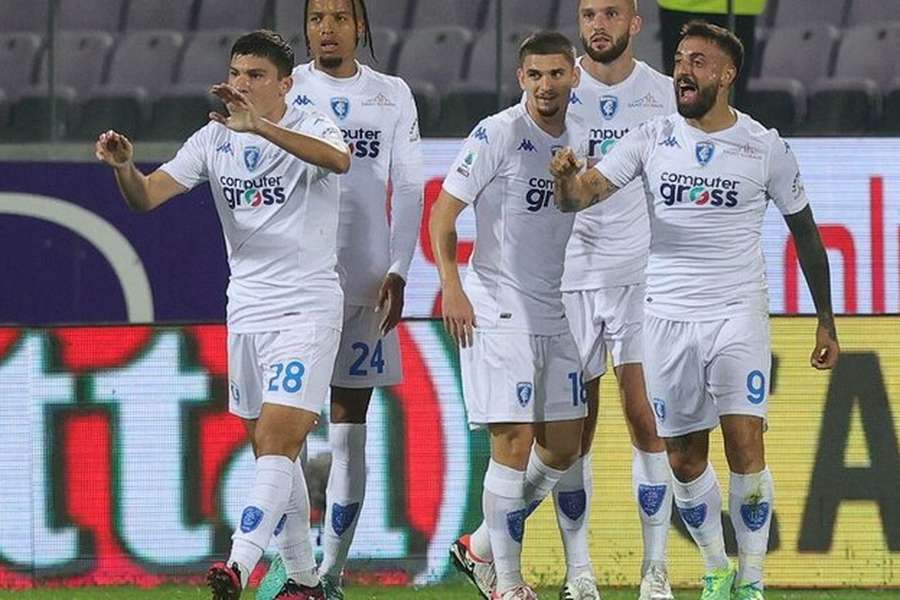 A festa dos jogadores do Empoli no Artemio Franchi