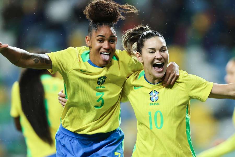 Gabi Zanotti (10) abriu o placar em Portugal x Brasil