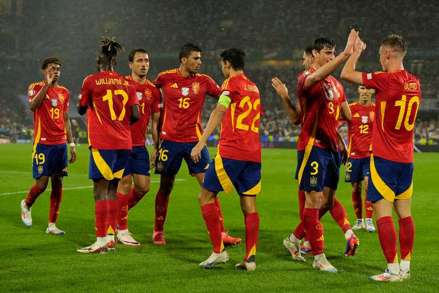 Spanske spillere jubler efter kvartfinale-billet