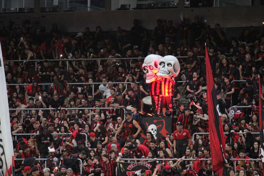 Die Fans konnten ihren (Skelett-)Augen kaum glauben: Rot nach nur drei Sekunden!