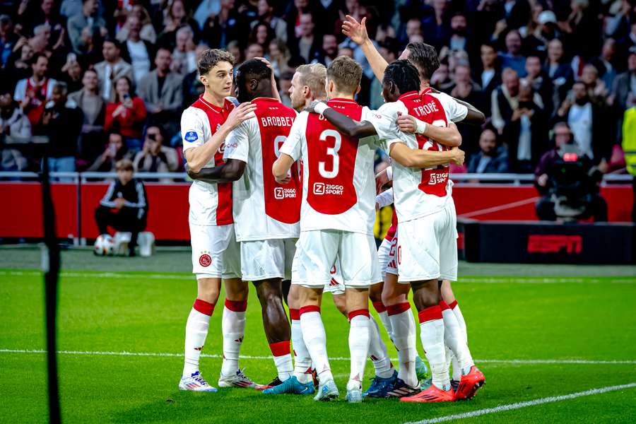 Ajax viert de 1-0 van Davy Klaassen