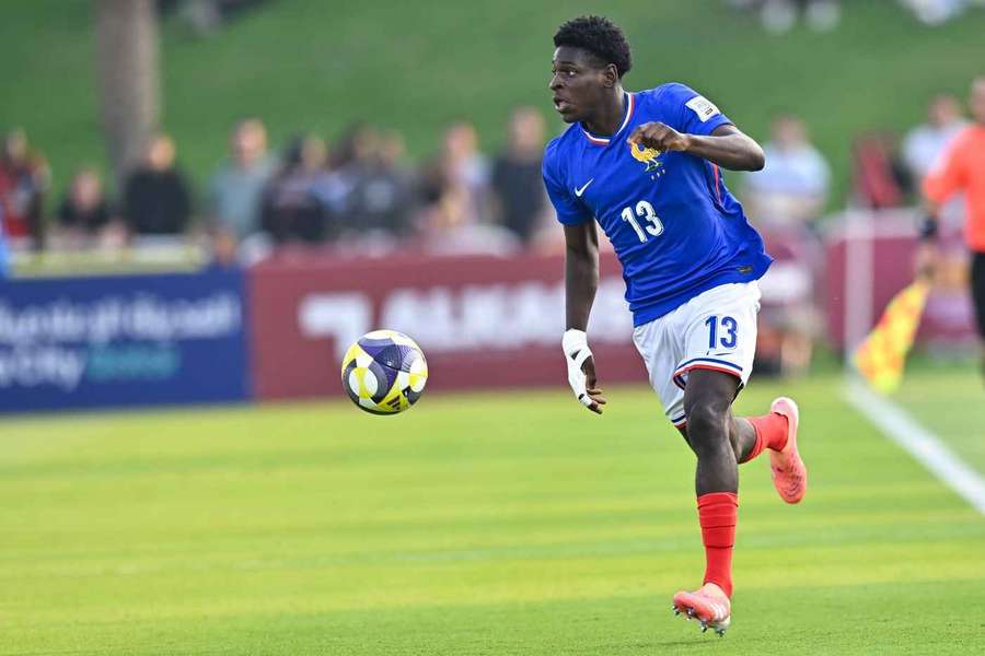 Emmanuel Mbemba é internacional sub-18 por França