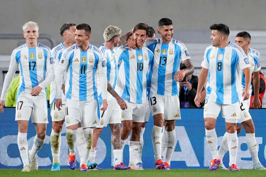 Dybala and his teammates celebrate his goal