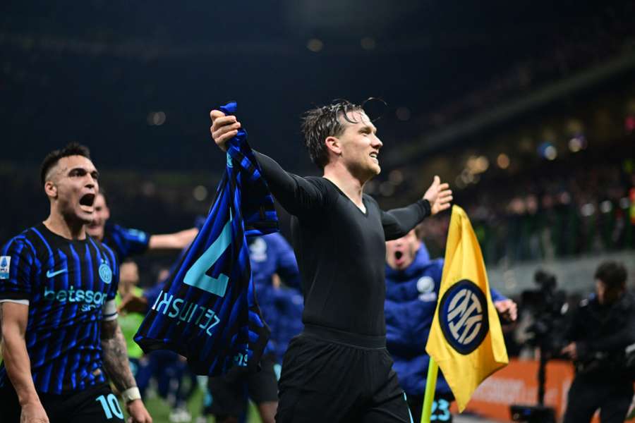 Zieliński sa teší z víťazného gólu.