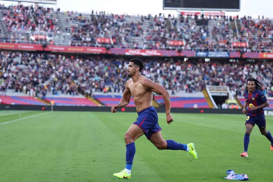 Ronald Araújo celebra triunfo do Barça Ronald Araújo celebra triunfo do Barça
