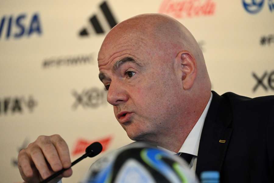 Infantino comparece ante los medios