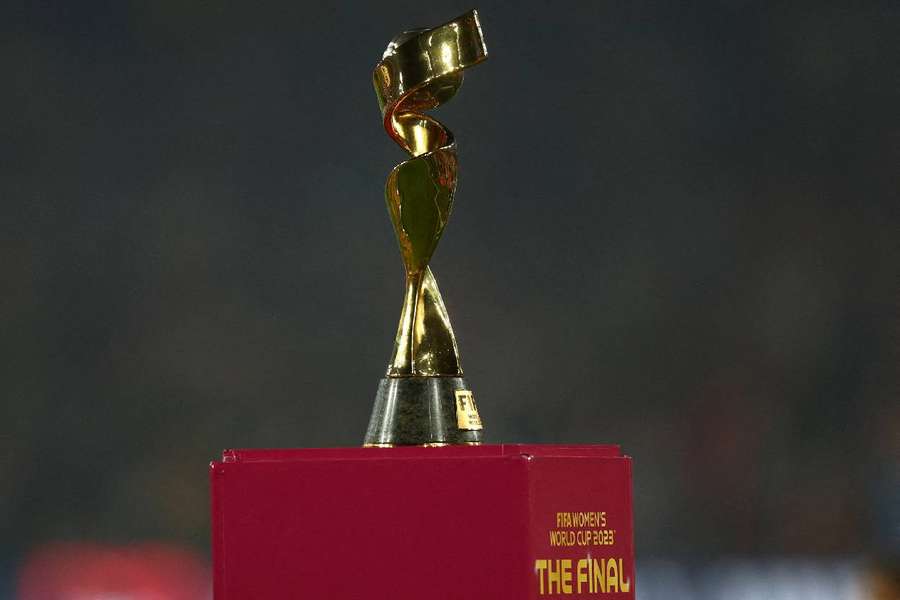 O troféu do Campeonato do Mundo de Futebol Feminino
