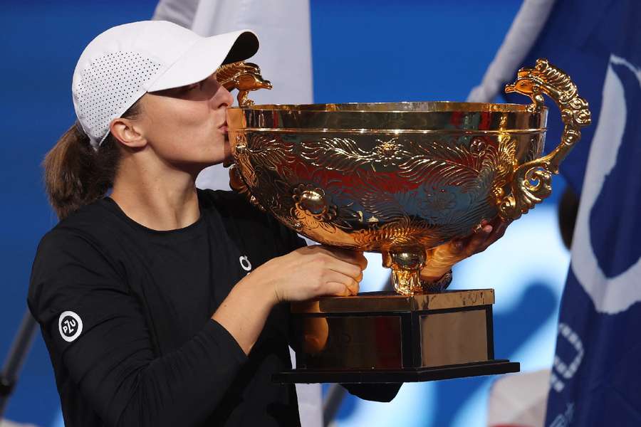 Swiatek with her trophy