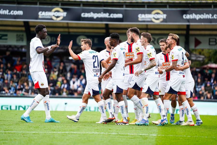 Rapid bejubelt das 5:0 gegen Altach. Rapid bejubelt das 5:0 gegen Altach.