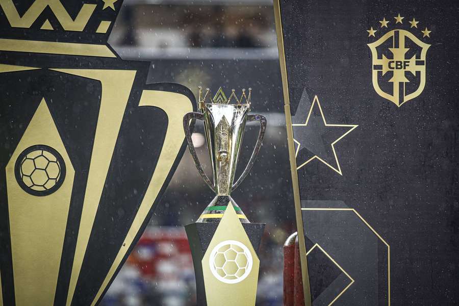 Taça que será entregue ao campeão da Supercopa do Brasil Taça que será entregue ao campeão da Supercopa do Brasil