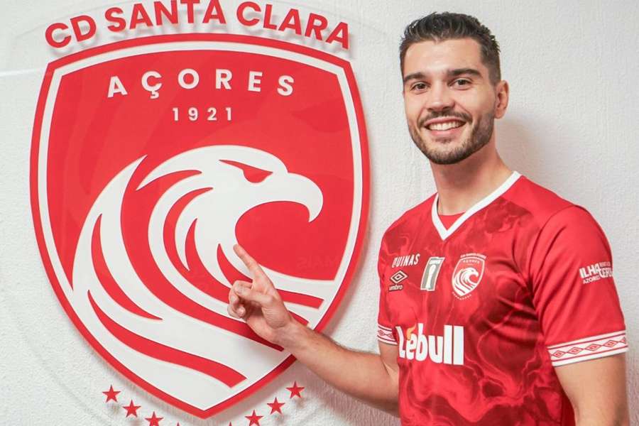 Pedro Pacheco vai ficar ligado até 2028 ao Santa Clara