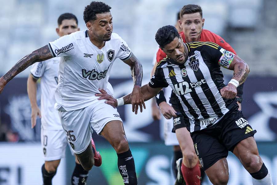 Botafogo e Atlético-MG duelam pelo Brasileirão no Rio de Janeiro