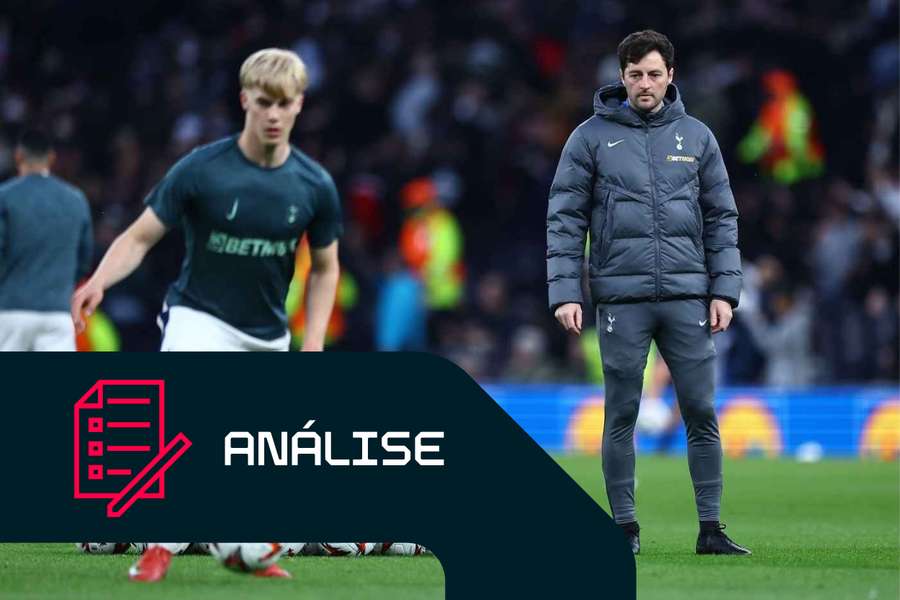 O antigo treinador do Tottenham, Ryan Mason, observa antes do jogo frente ao Eintracht Frankfurt