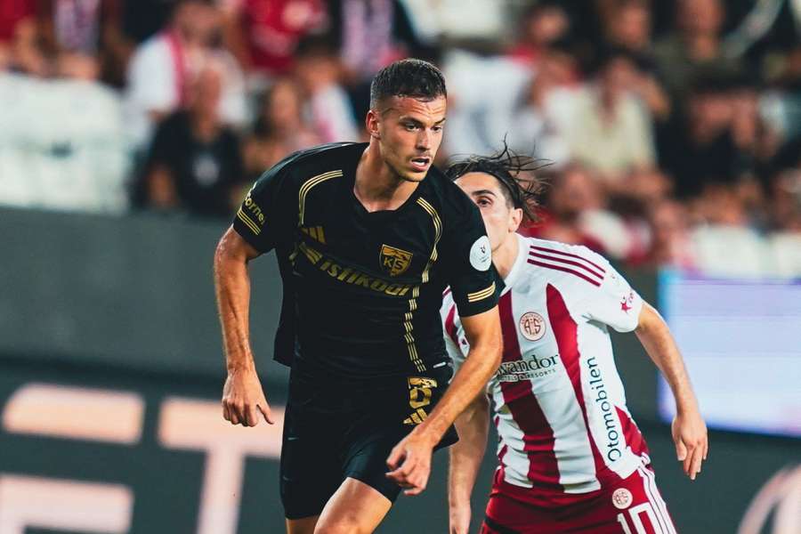 Bénes si futbal v Turecku užíva.