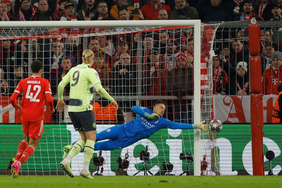 Ederson saves a free kick Ederson saves a free kick
