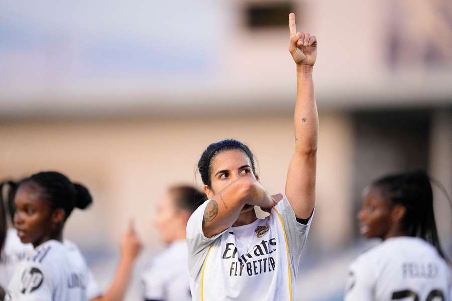Alba Redondo celebra un gol